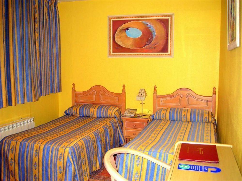 מדריד Ch Plaza D'Ort Rooms IV מראה חיצוני תמונה